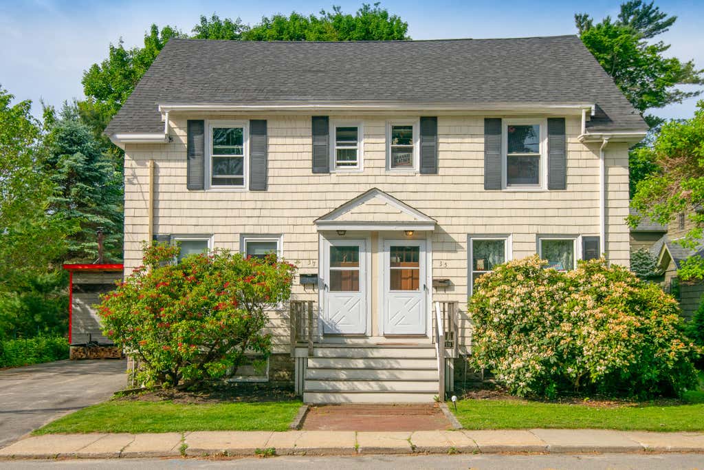 Photo of 35-37 Warren Avenue, Cape Elizabeth, ME 04107 (MLS # 1668346)