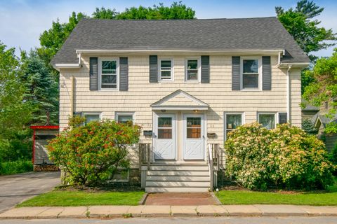Photo of 35-37 Warren Avenue, Cape Elizabeth, ME 04107 (MLS # 1668346)