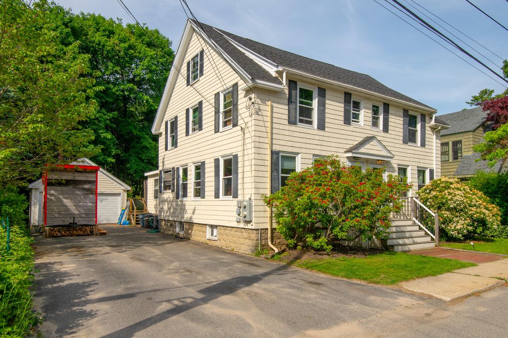 Photo of 35-37 Warren Avenue, Cape Elizabeth, ME 04107 (MLS # 1668346)