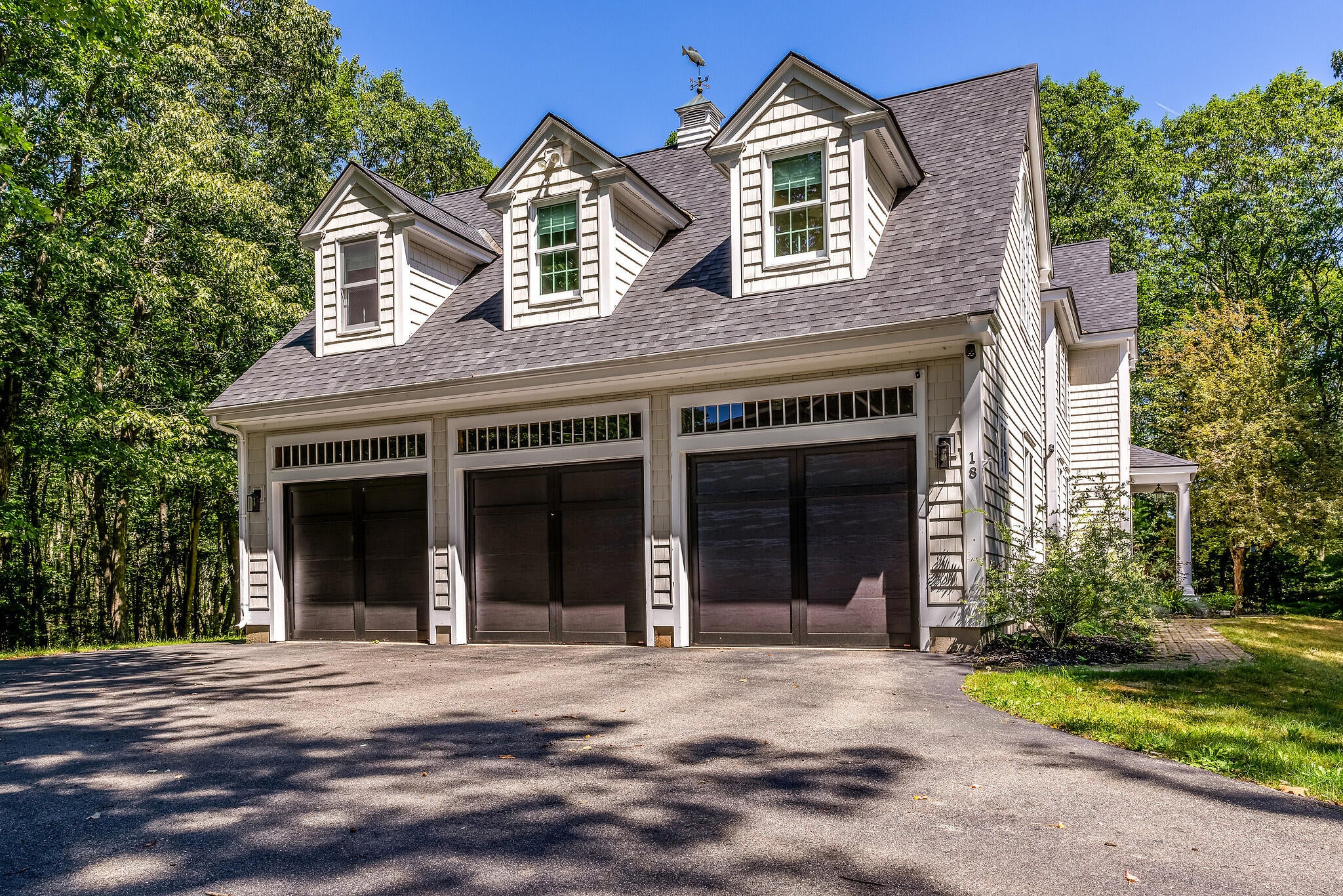 18 Ledgewater Drive