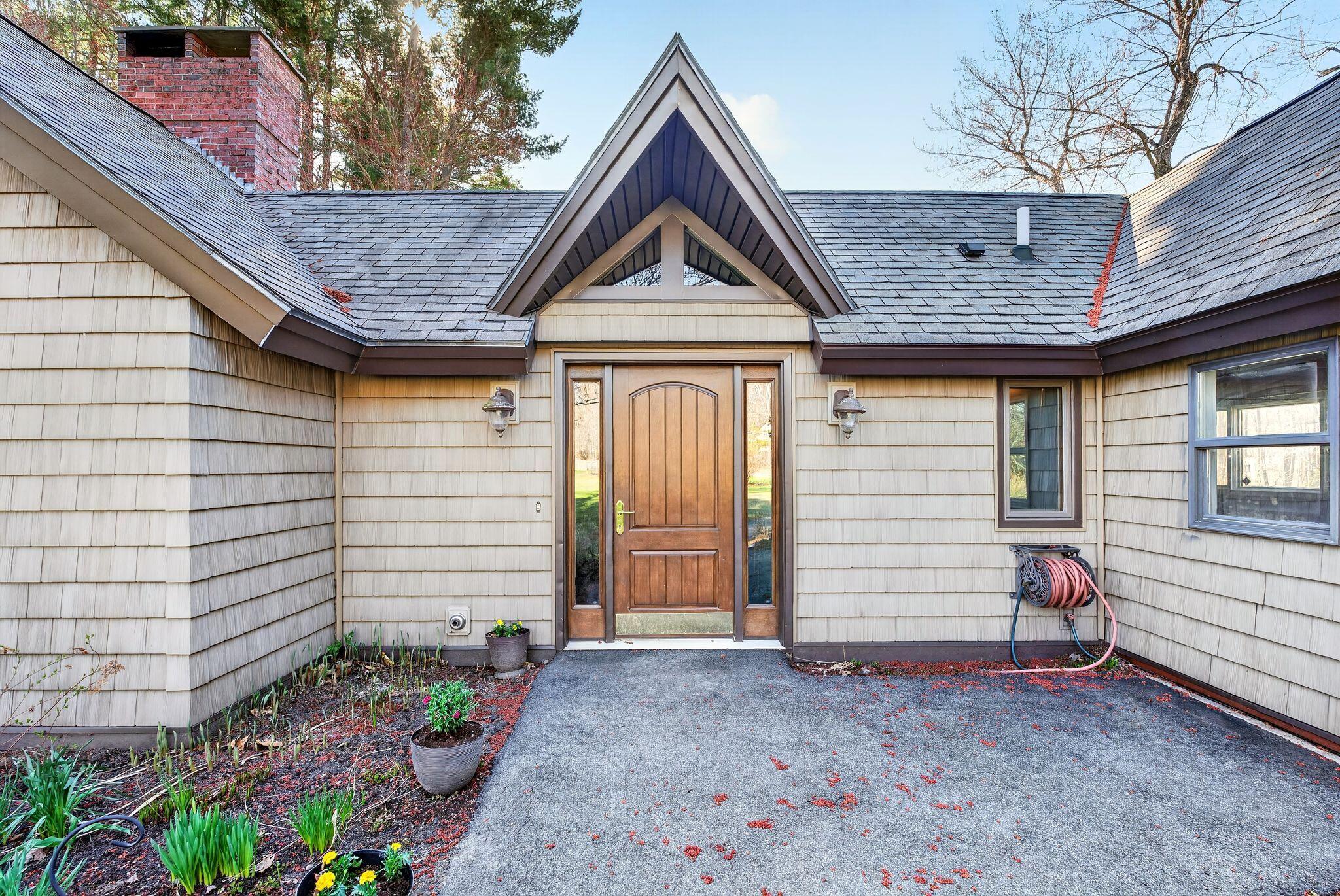 18 Brookside Drive