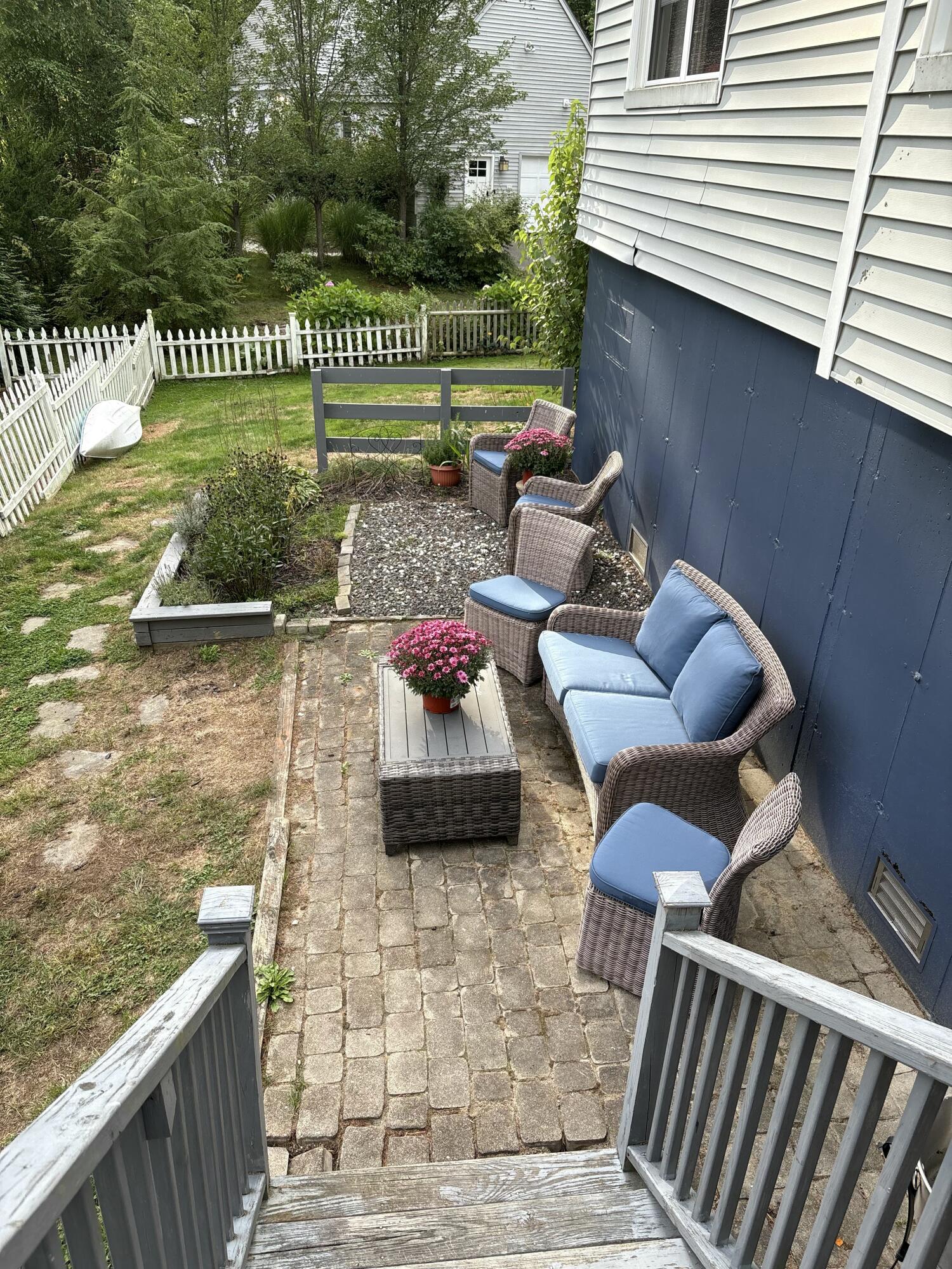 6 Meadow Drive