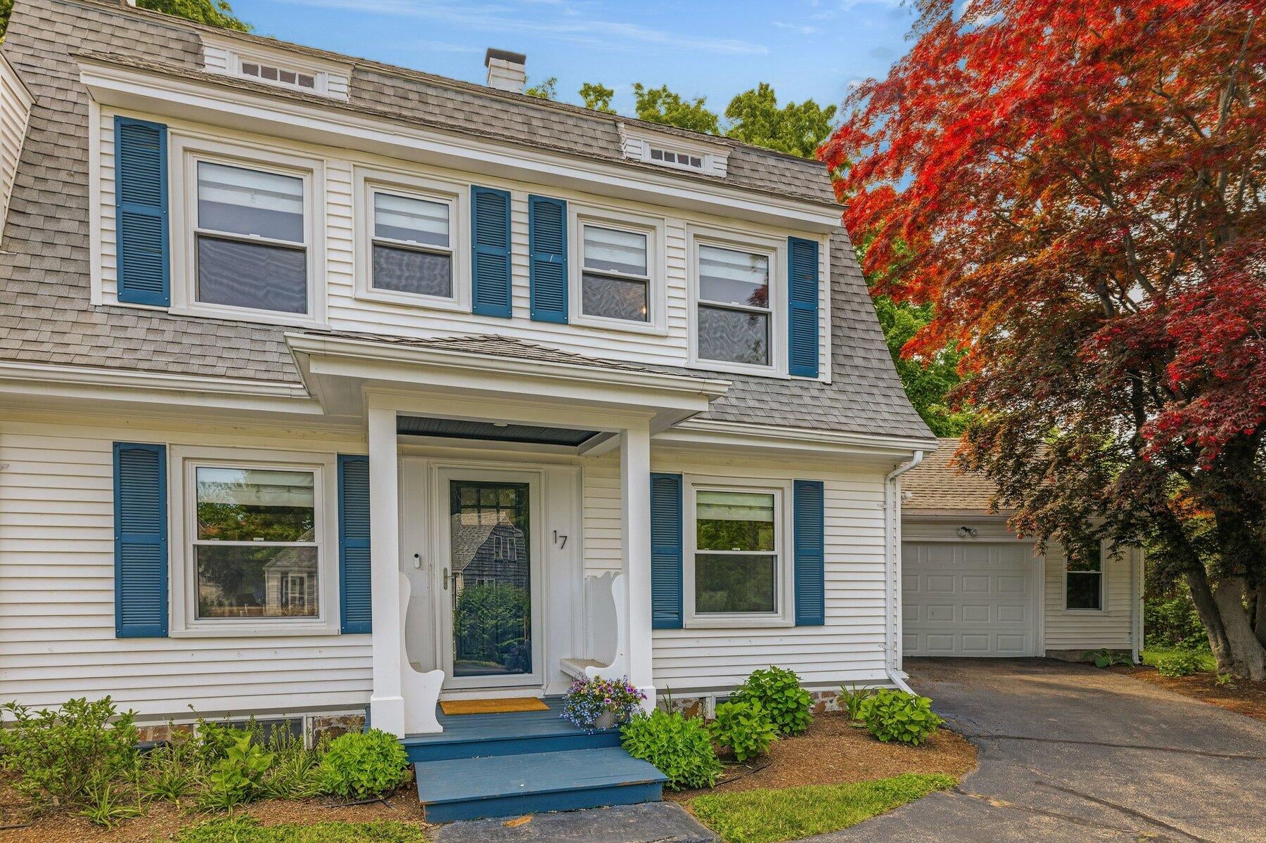 17 Traip Avenue