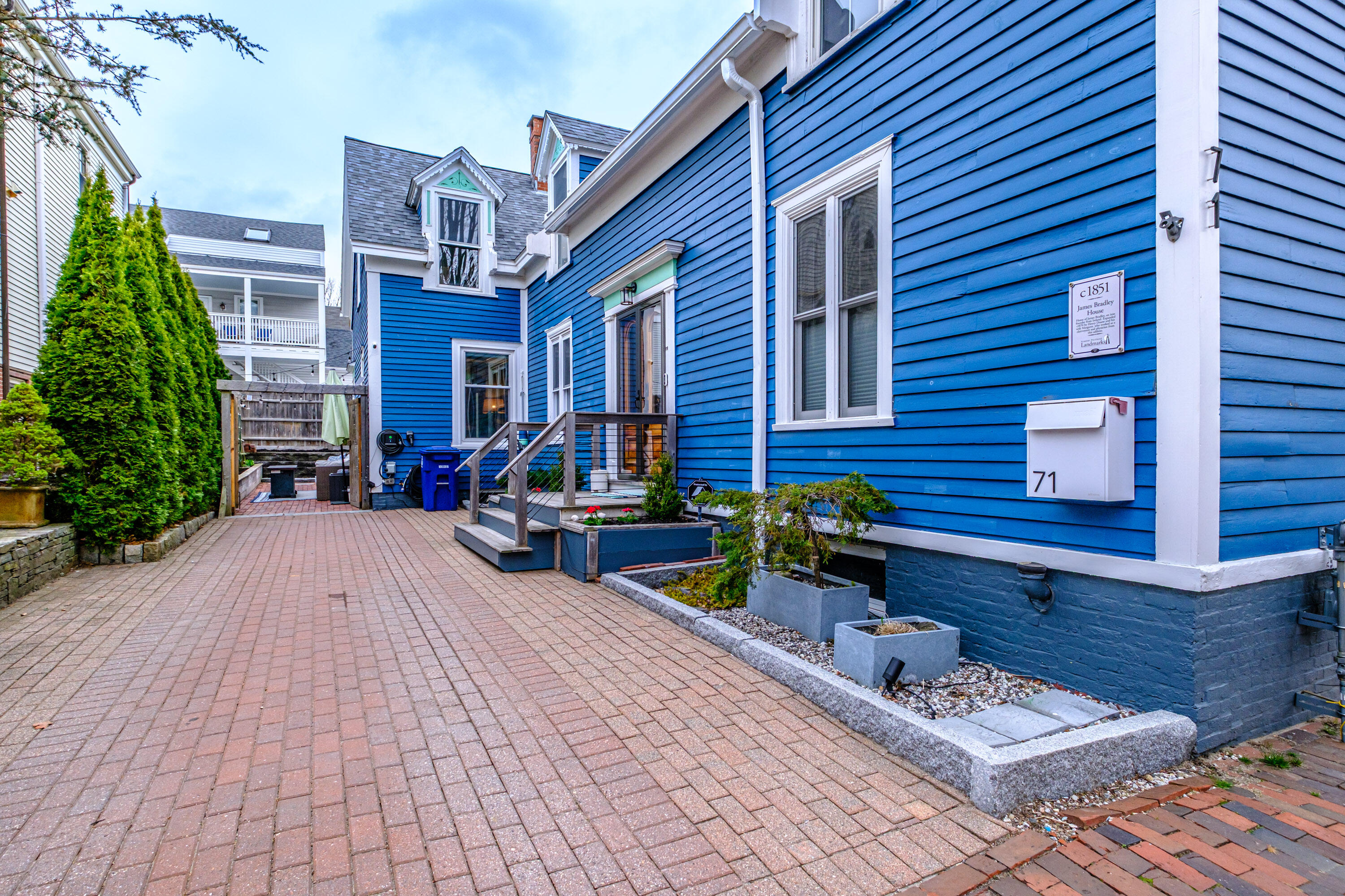 71 Gray Street