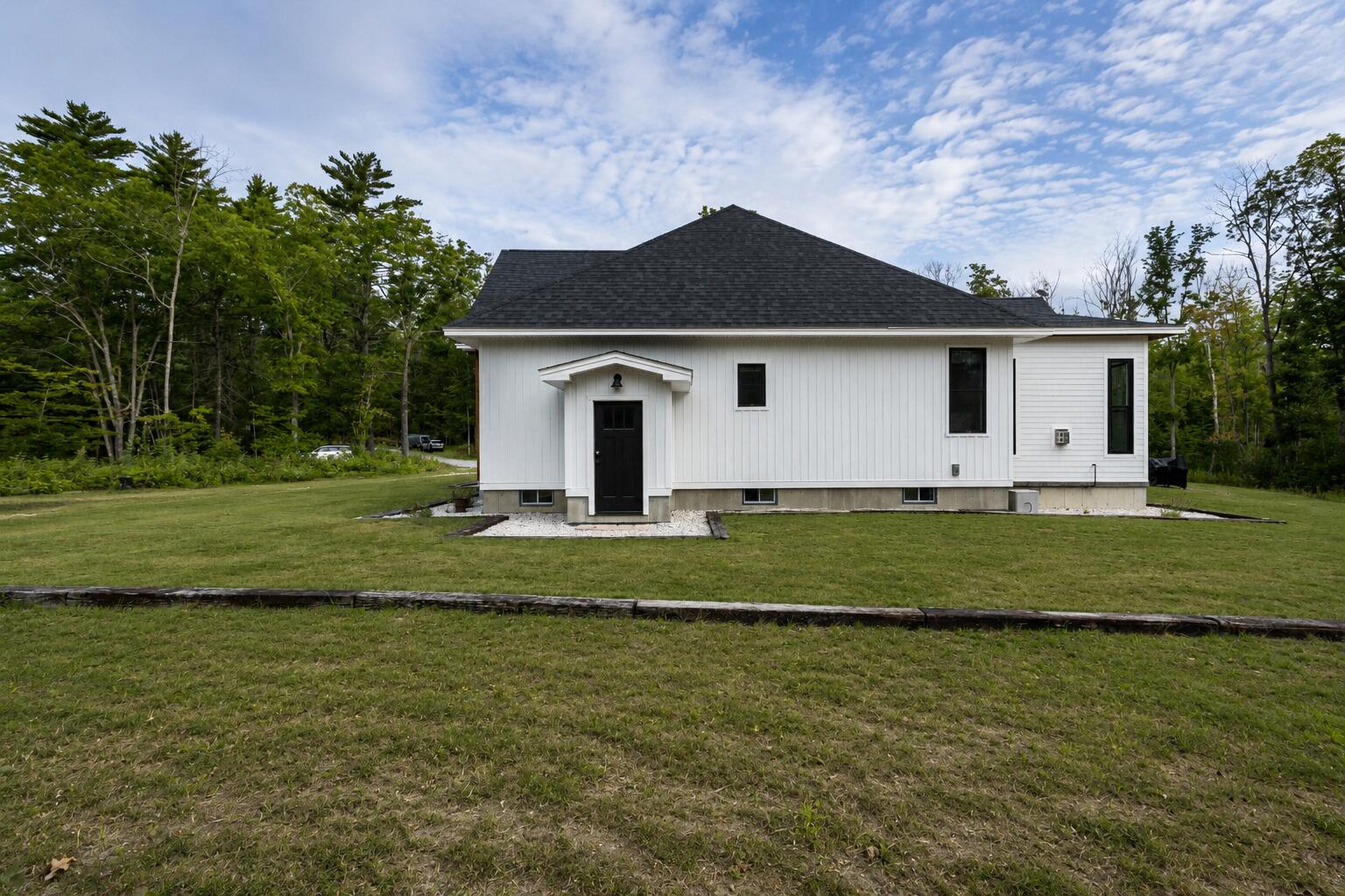 96 Ledgewood Lane
