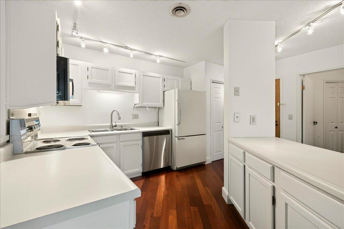112 Franklin Street D6