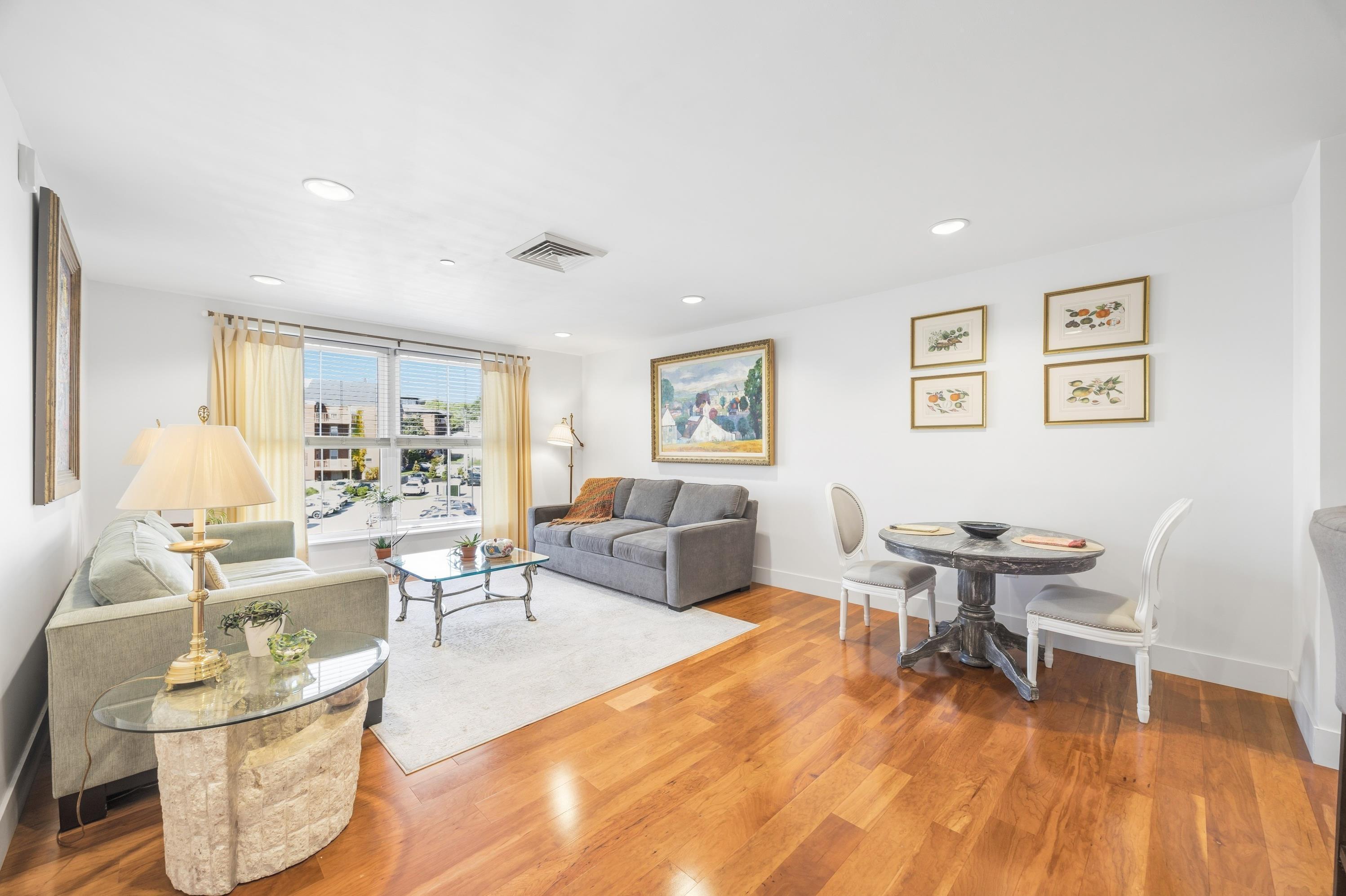 25 High Street 411