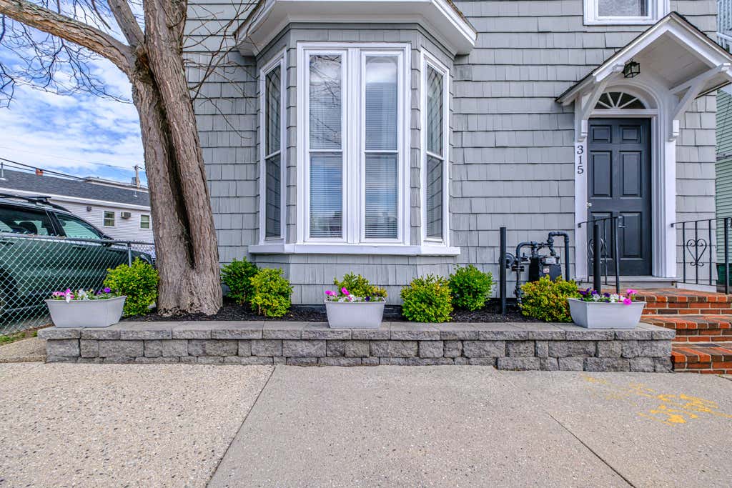 Photo of 315 Brackett Street, Portland, ME 04102 (MLS # 1660723)