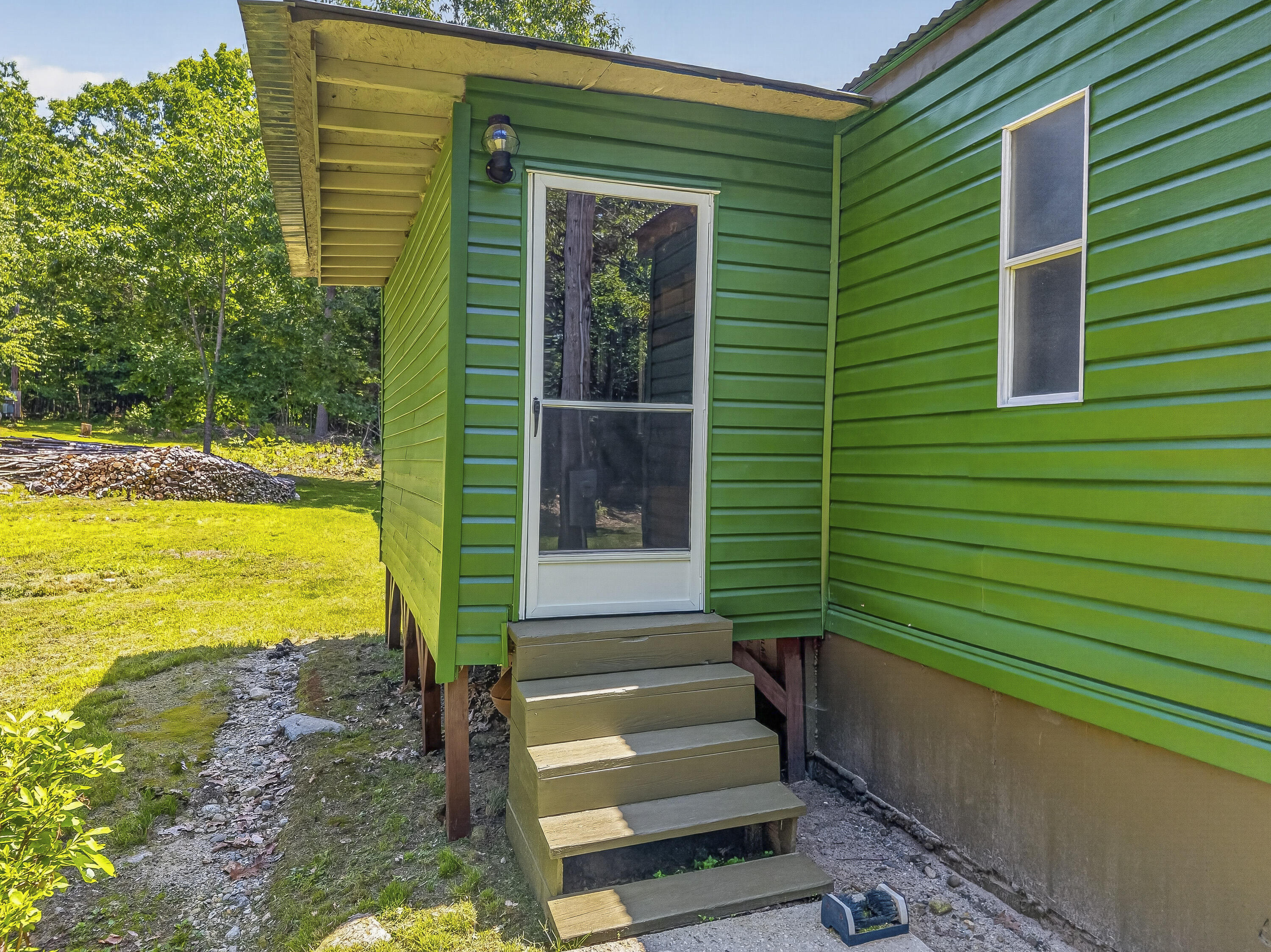 15 Donjon Lane