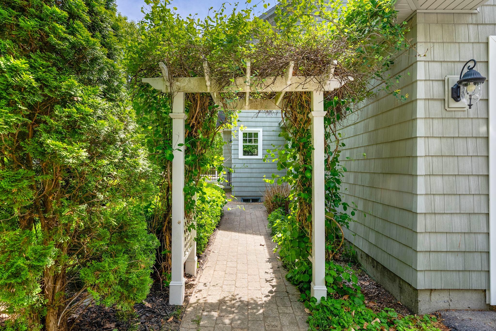 11 Heidi Way