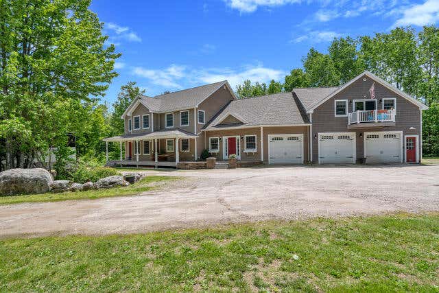 Photo of 207 N Auburn Road, Auburn, ME 04210 (MLS # 1667016)