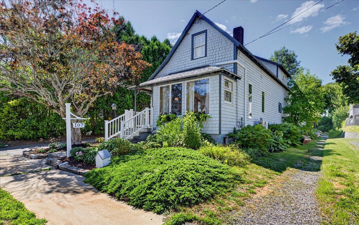 107 Ledgelawn Avenue