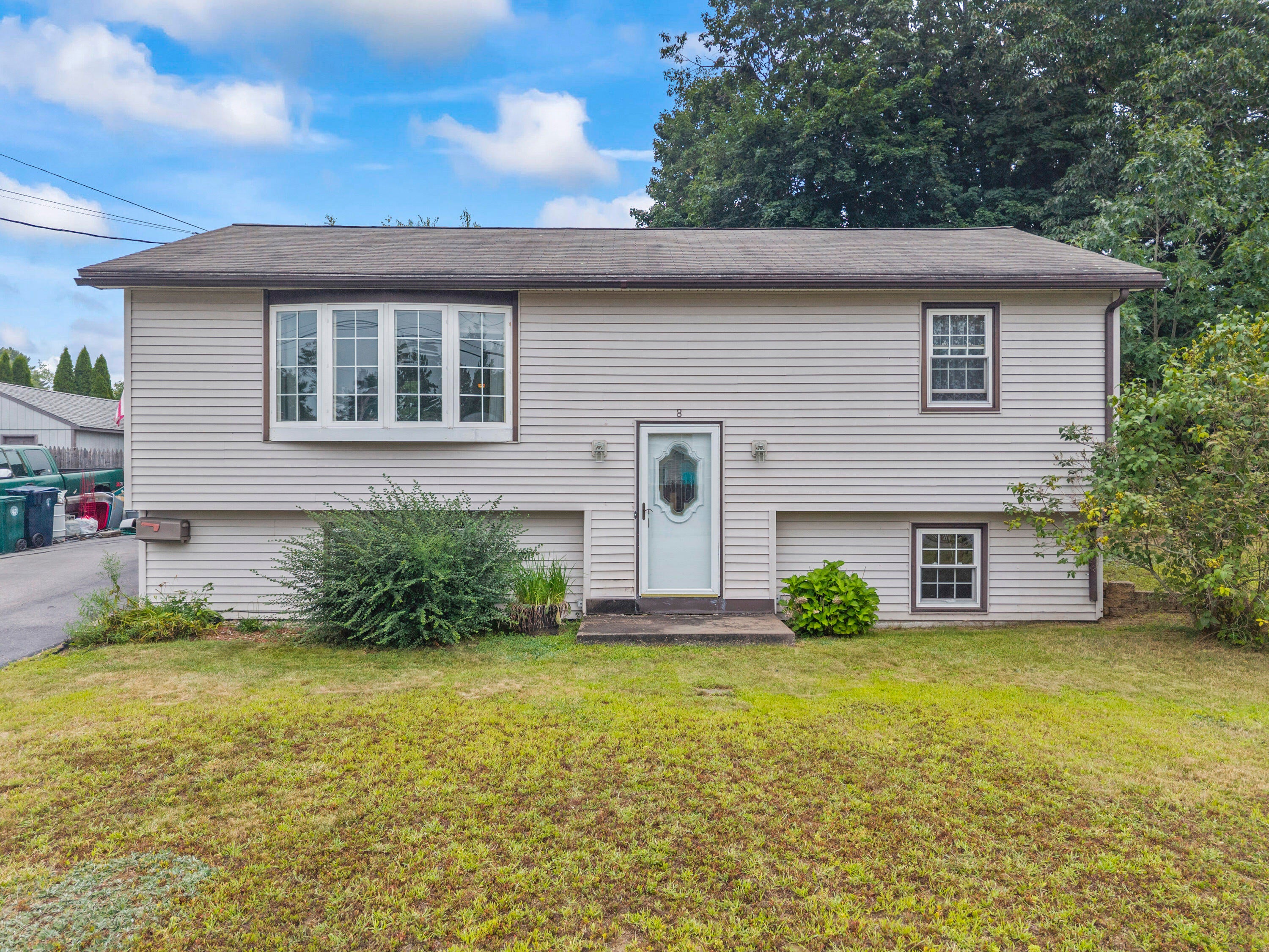 8 Debbie Avenue