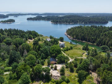 20 Sailors Way Vinalhaven ME 04863