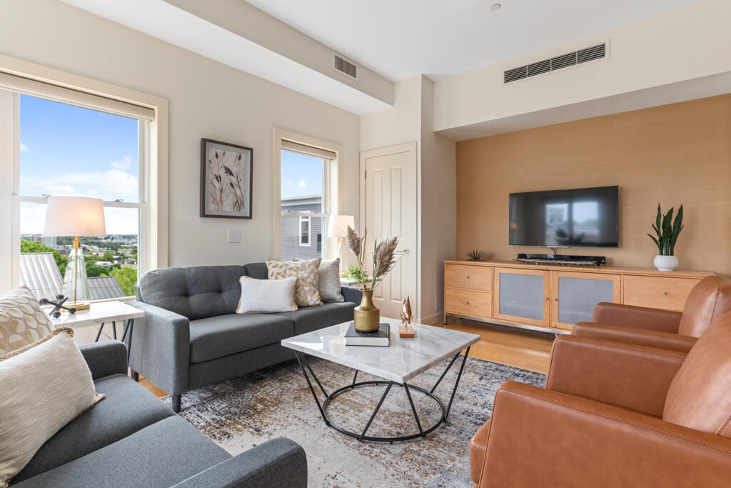 135 Sheridan Street 404