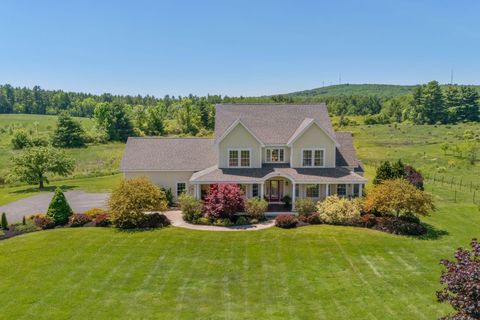 Photo of 18 Linsausiq Way, Falmouth, ME 04105 (MLS # 1666321)
