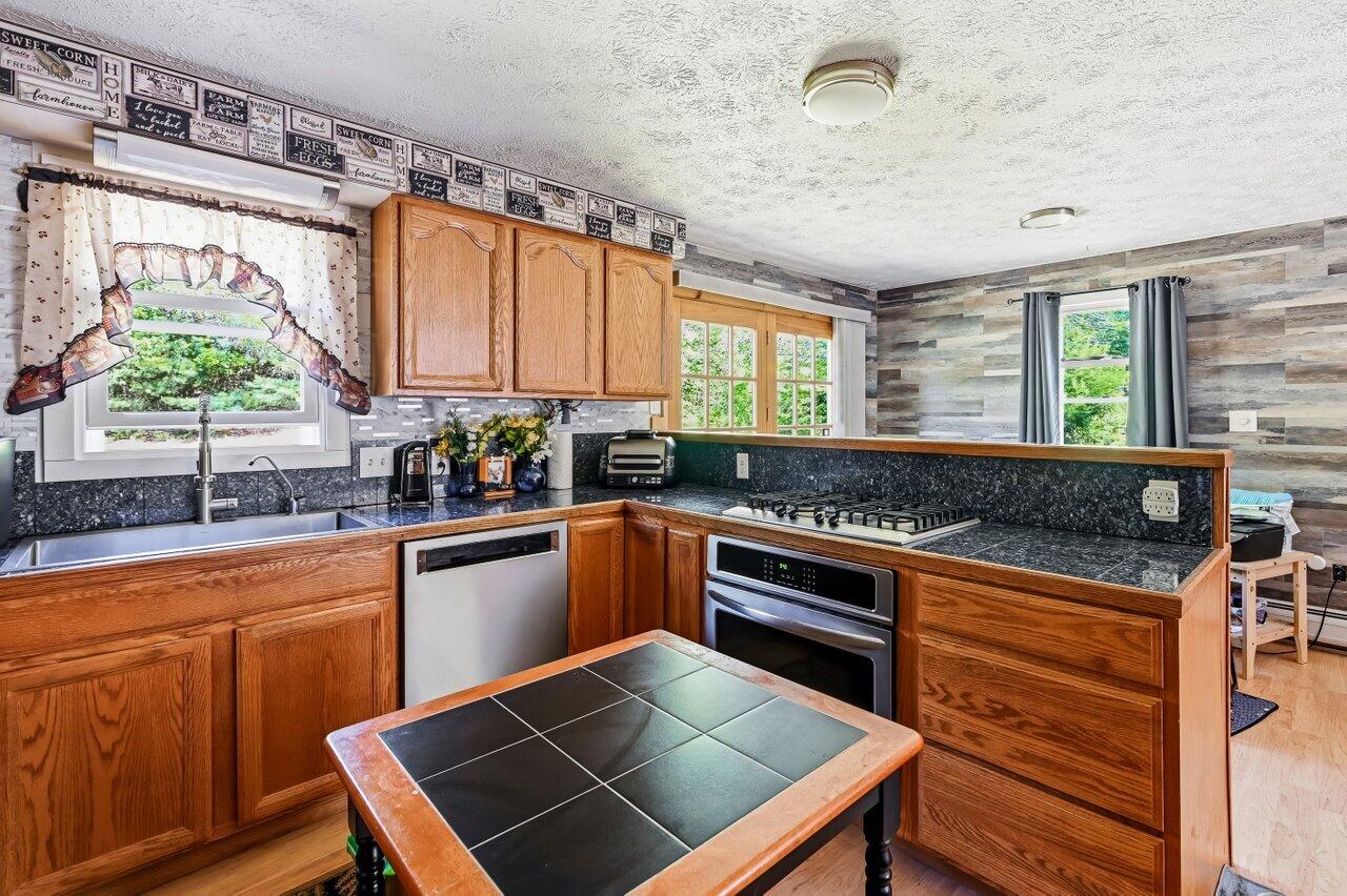251 Valley Road