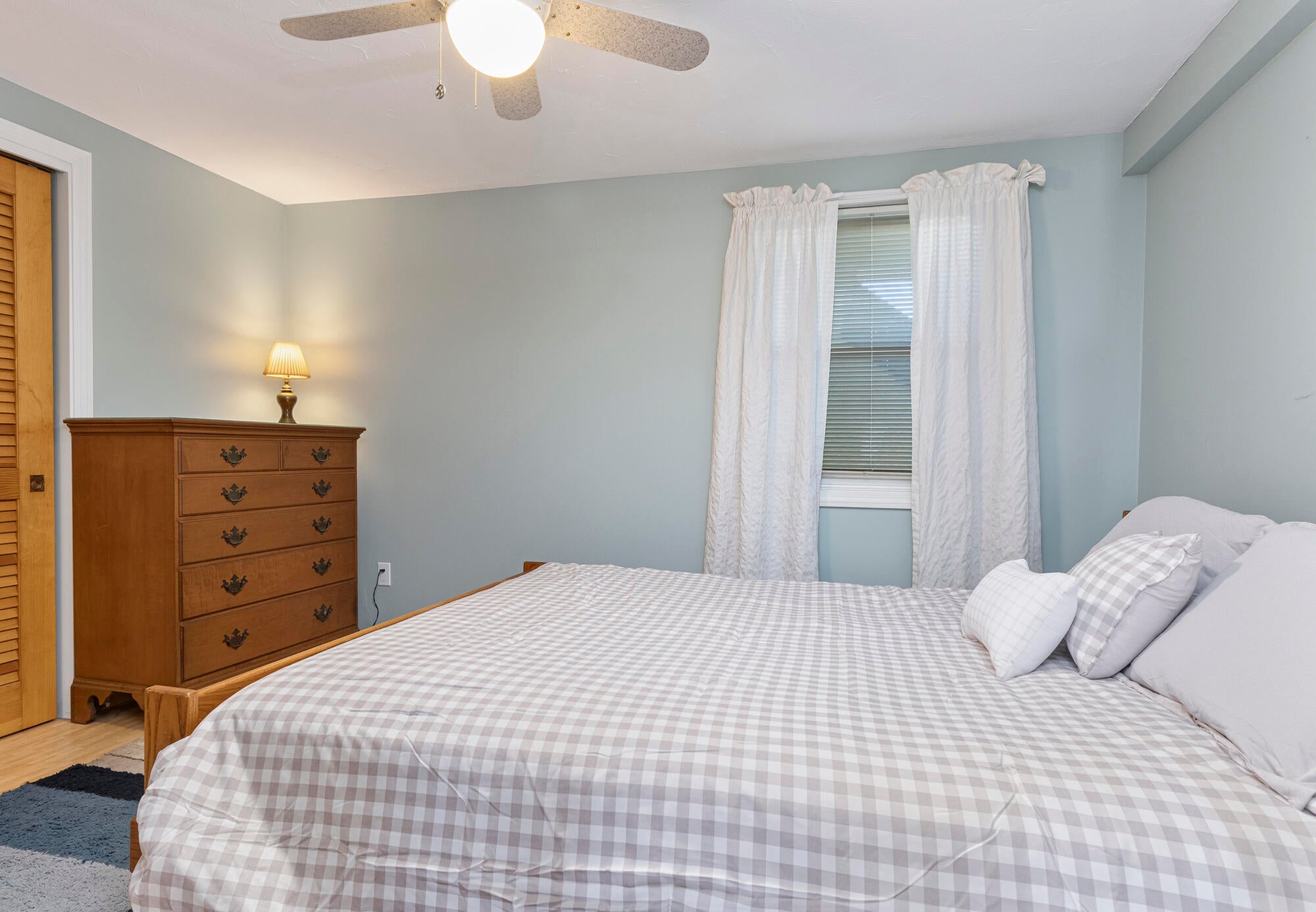 191 E Grand Avenue 203