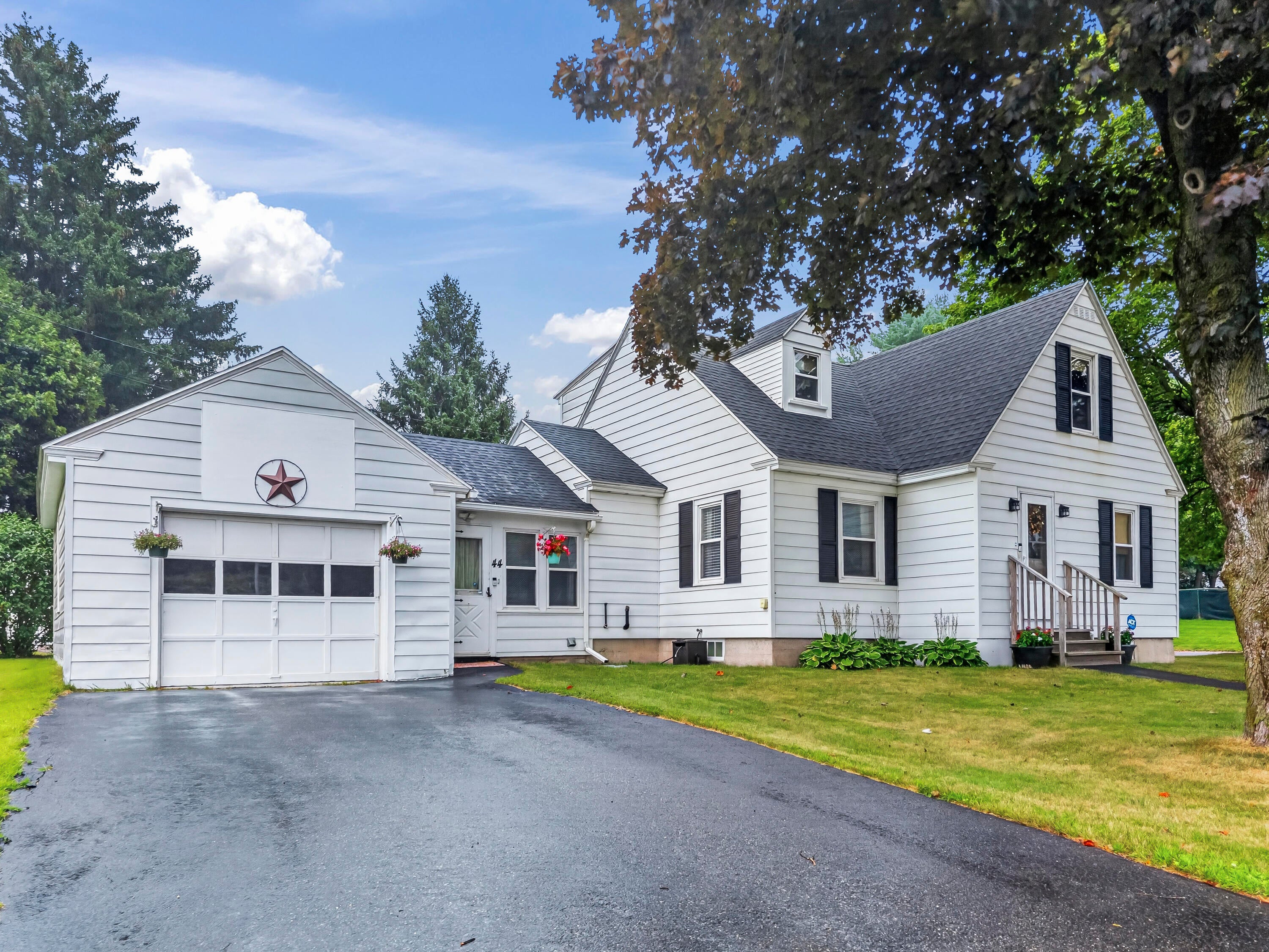 44 Macomber Avenue