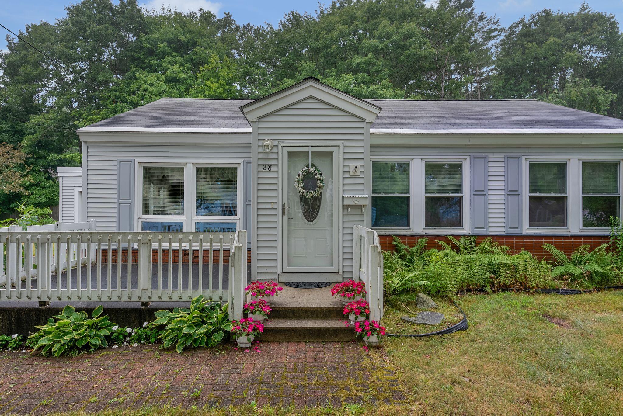 28 Moore Avenue