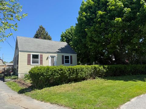 Photo of 29 Garfield Circle, South Portland, ME 04106 (MLS # 1663938)