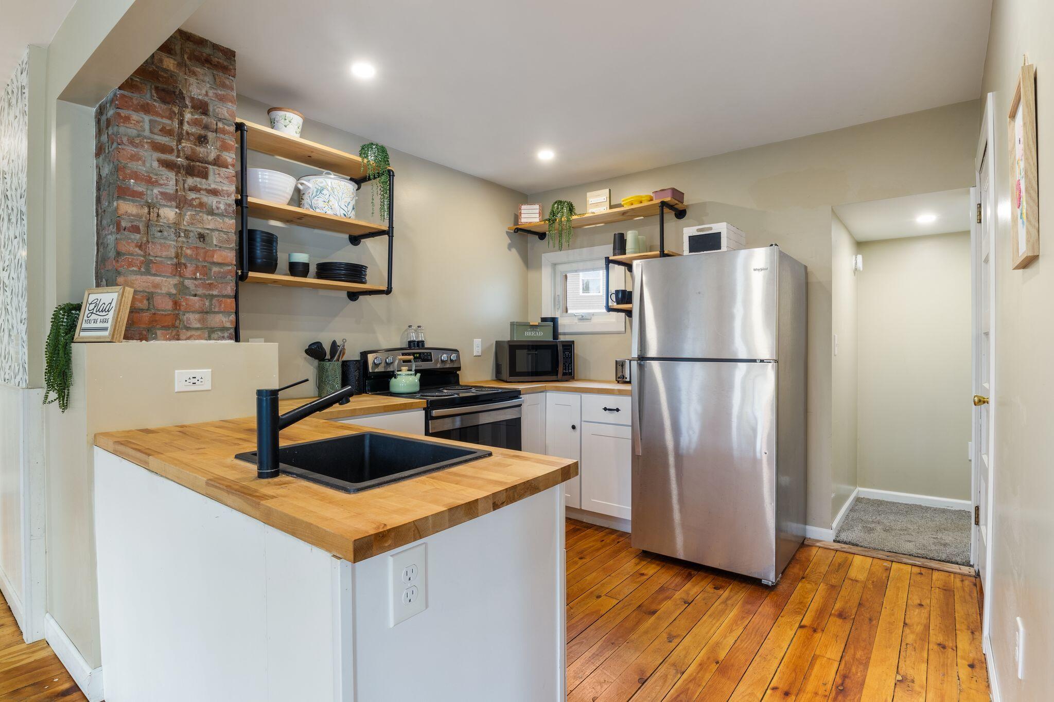 77 Saco Avenue