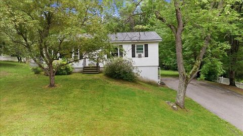 Photo of 7 Boulder Avenue, Paris, ME 04281 (MLS # 1668690)