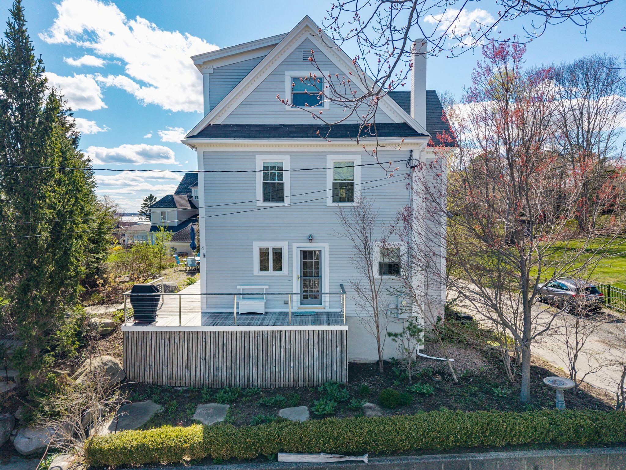 4 Oak Street