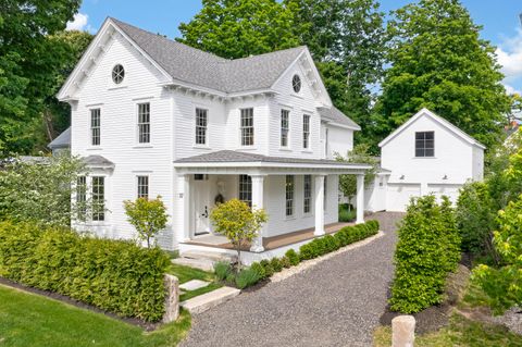 Photo of 37 South Street, Yarmouth, ME 04096 (MLS # 1657339)