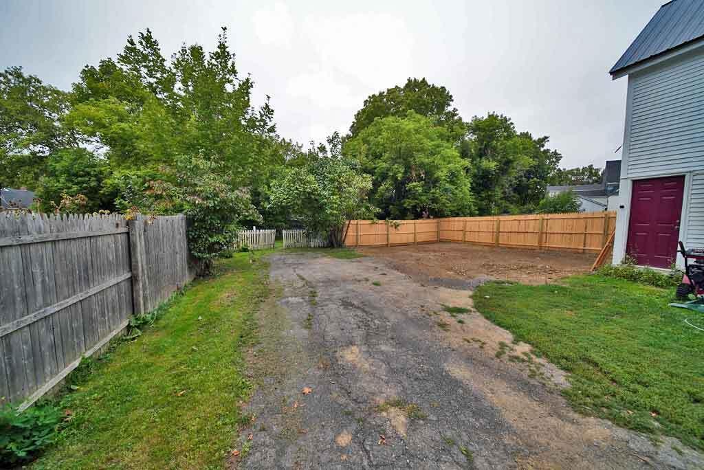 mew-maine-house-backyard