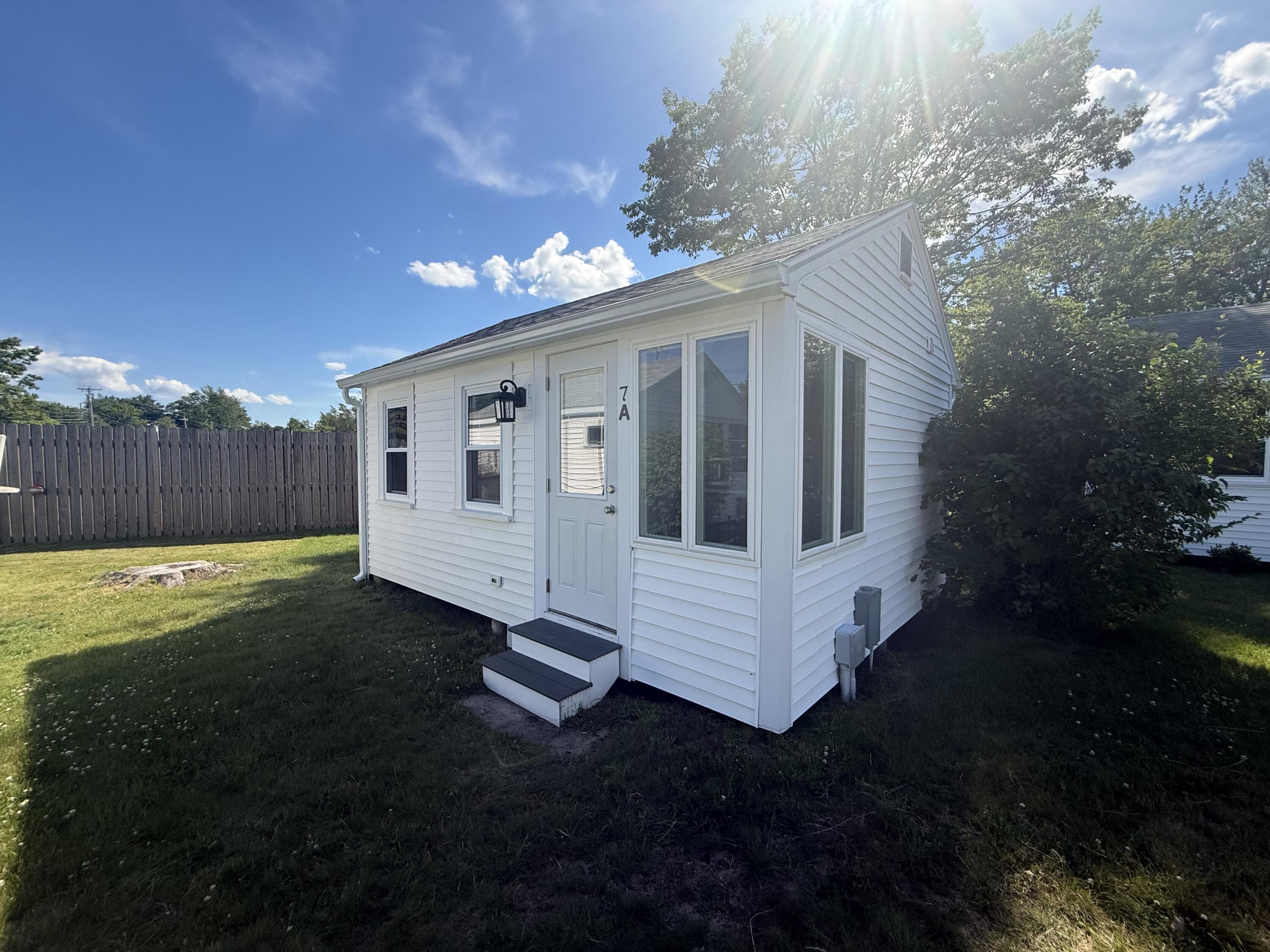 2090 Post Road 7A