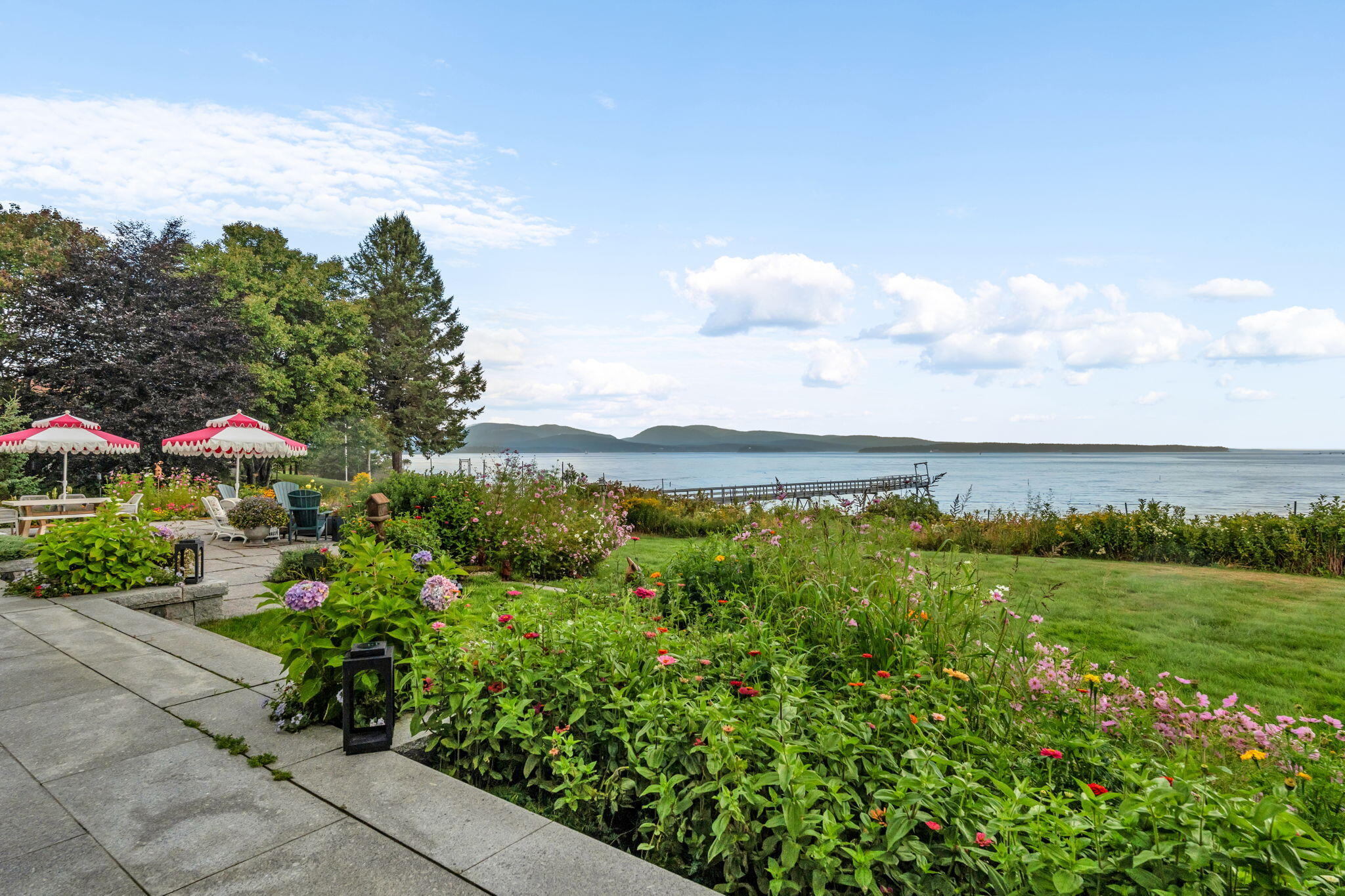 425 Seawall Road