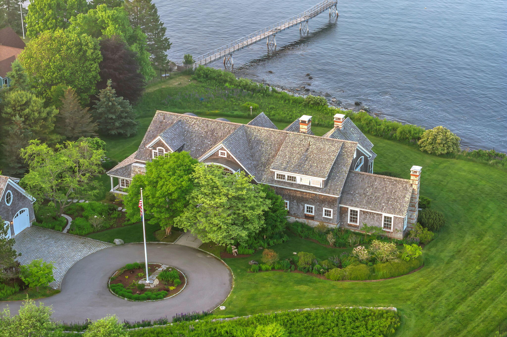 425 Seawall Road
