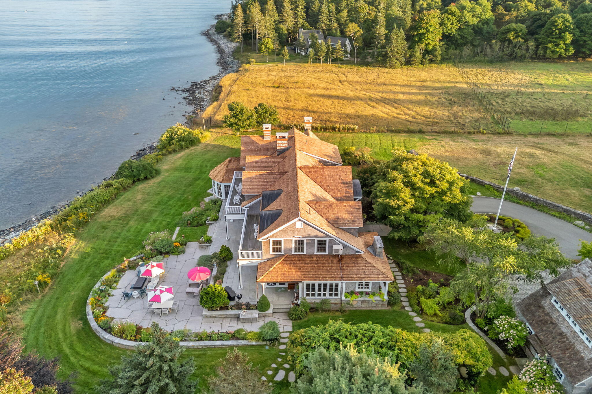 425 Seawall Road