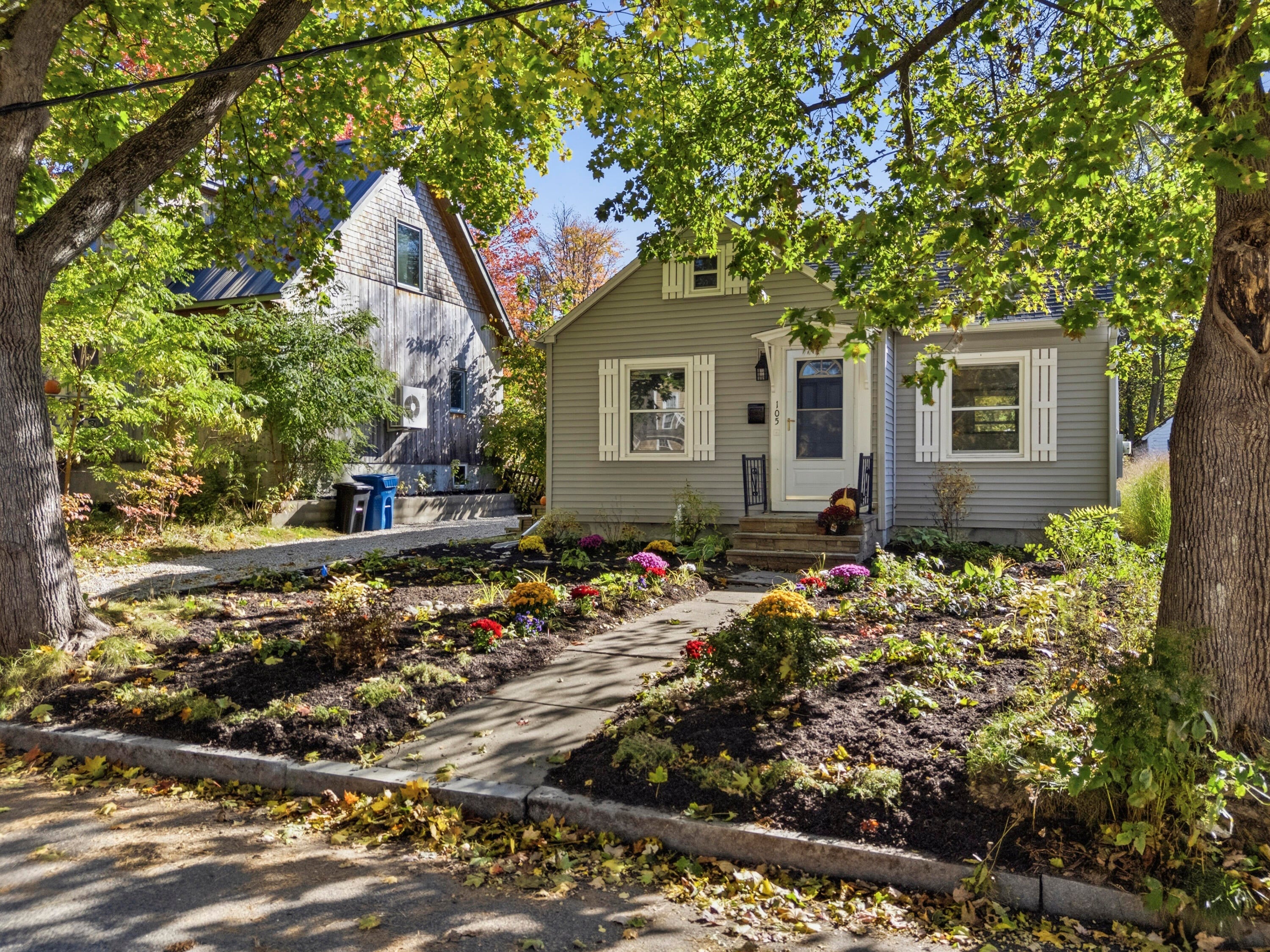 105 Edgeworth Avenue