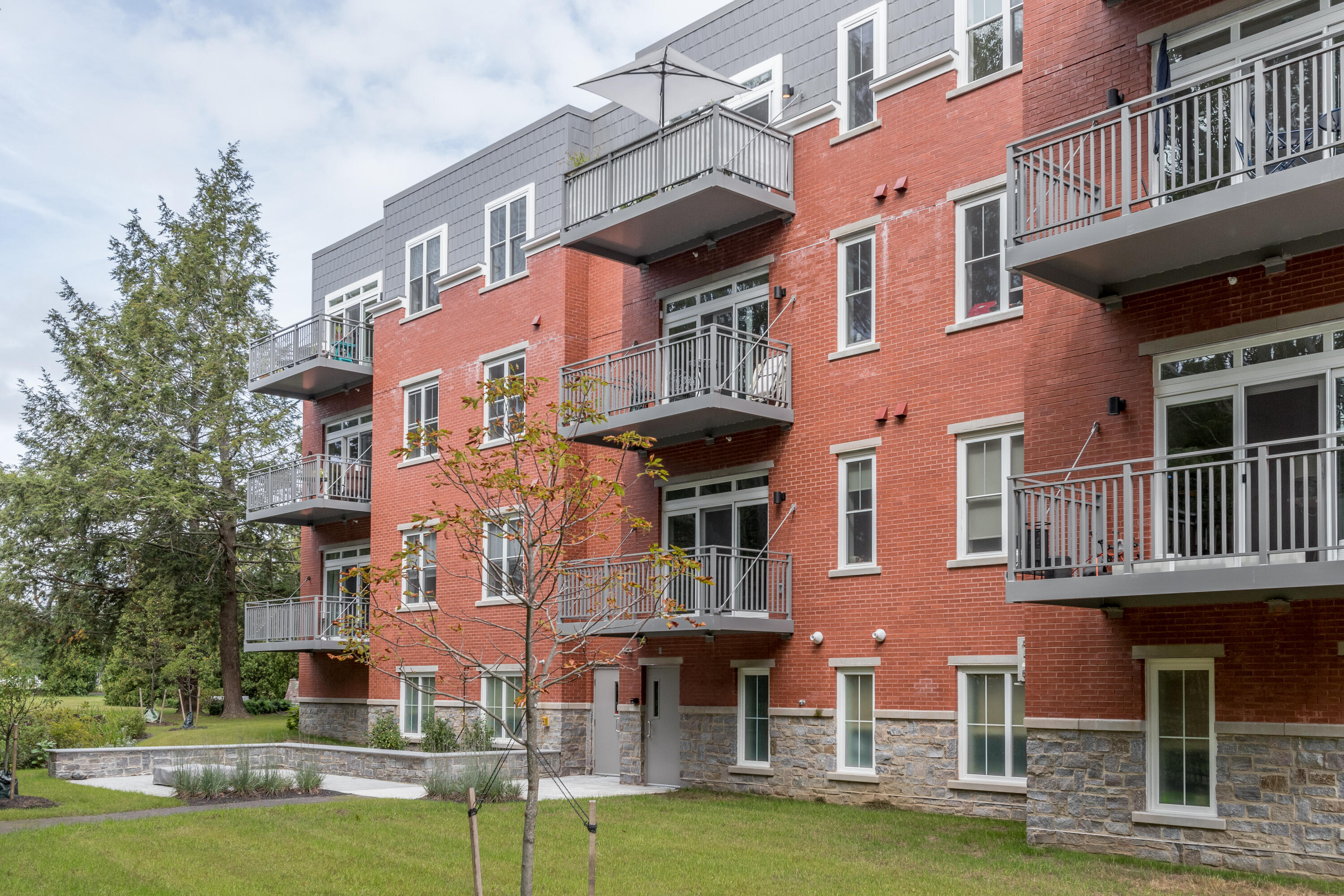 75 McAuley Way 304