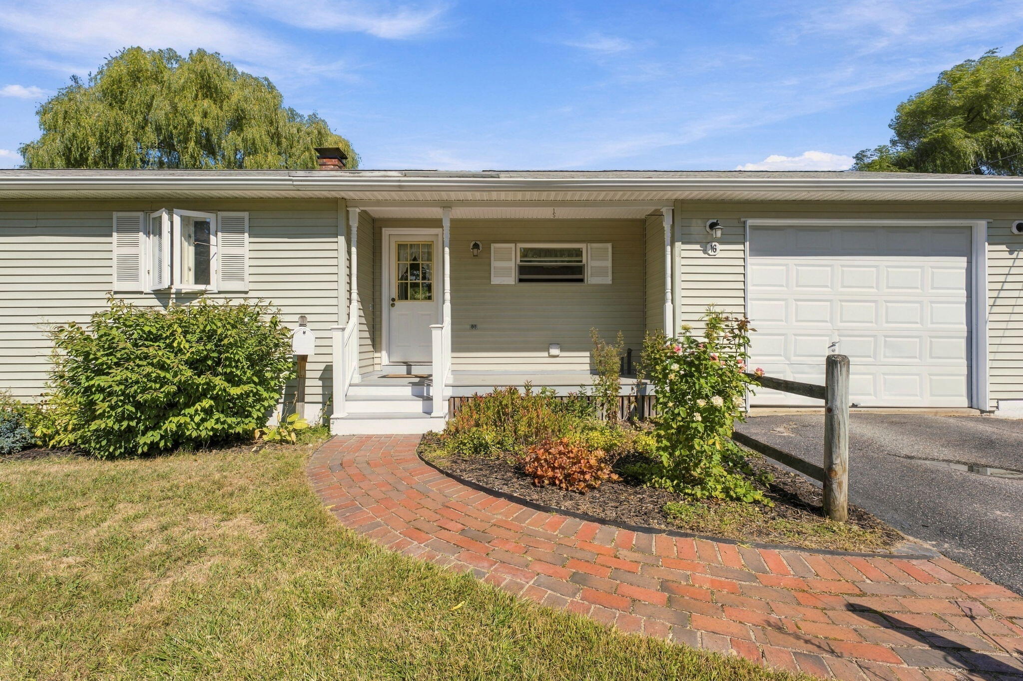 16 Colonial Avenue