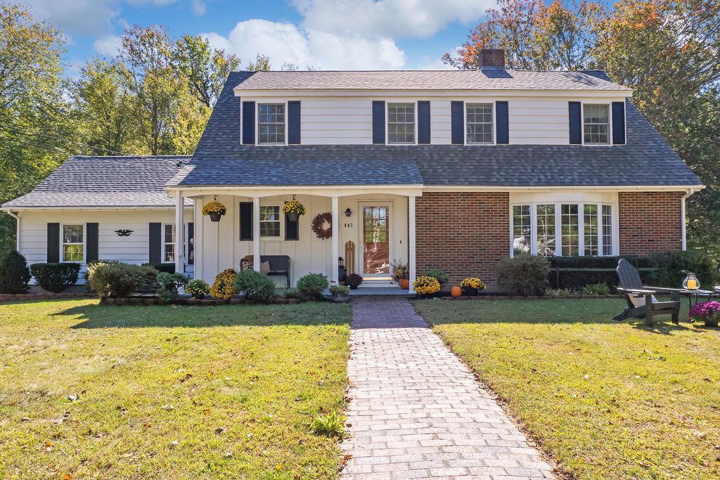 Photo of 847 Middlesex Road, Topsham, ME 04086 (MLS # 1657182)