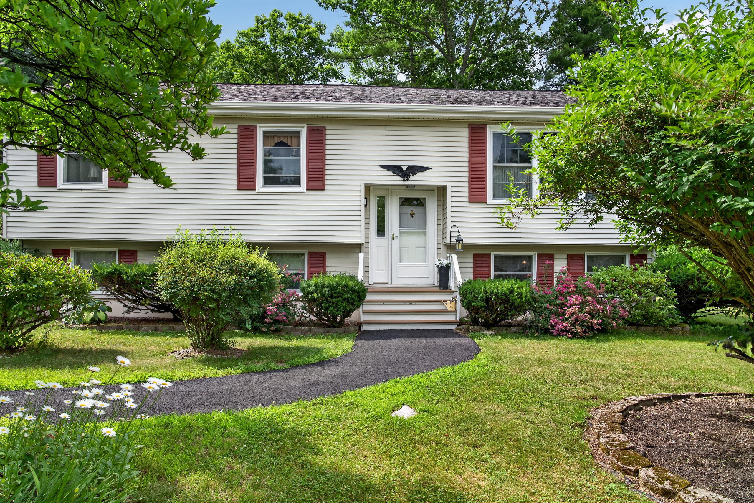 24 Rossignol Avenue