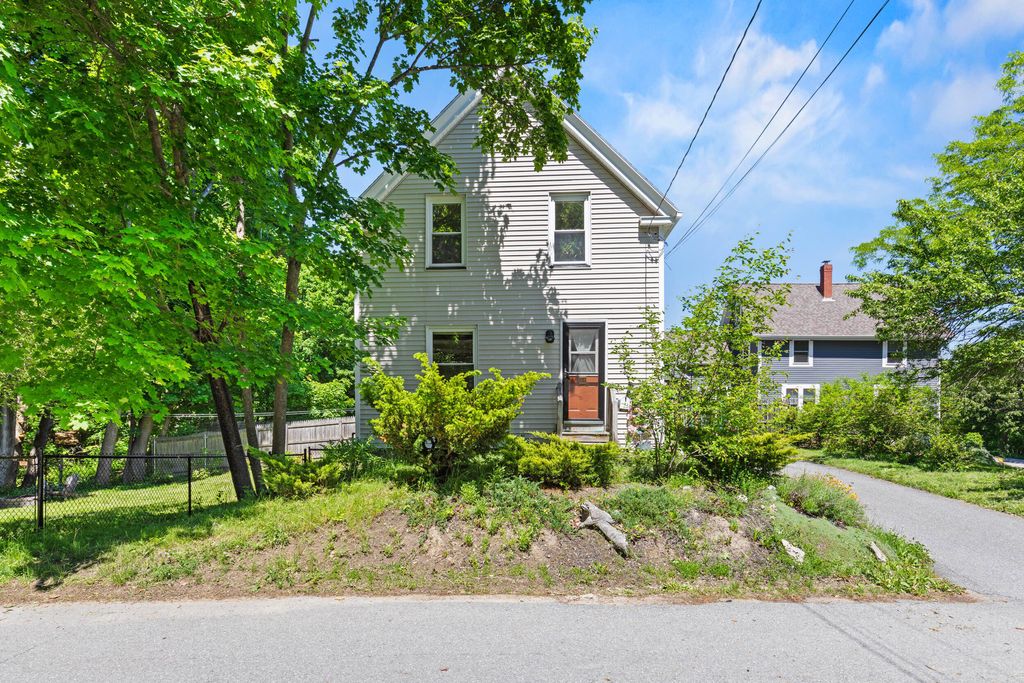 Photo of 9 Cottage Place, Westbrook, ME 04092 (MLS # 1664983)
