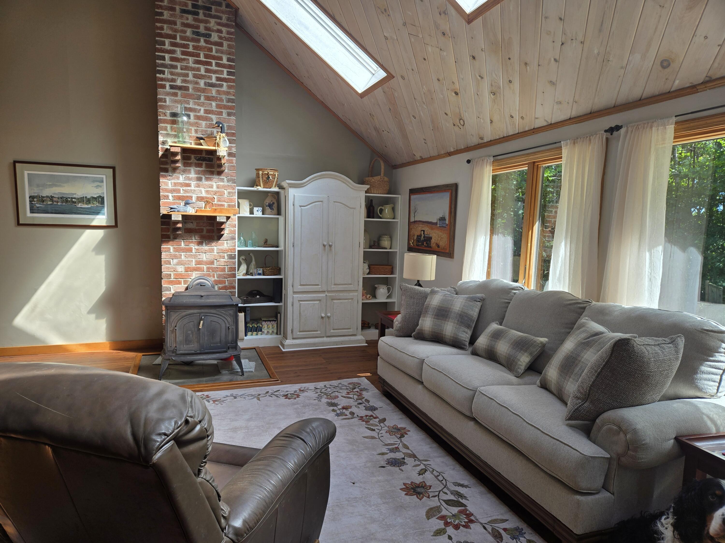 242 Molyneaux Road