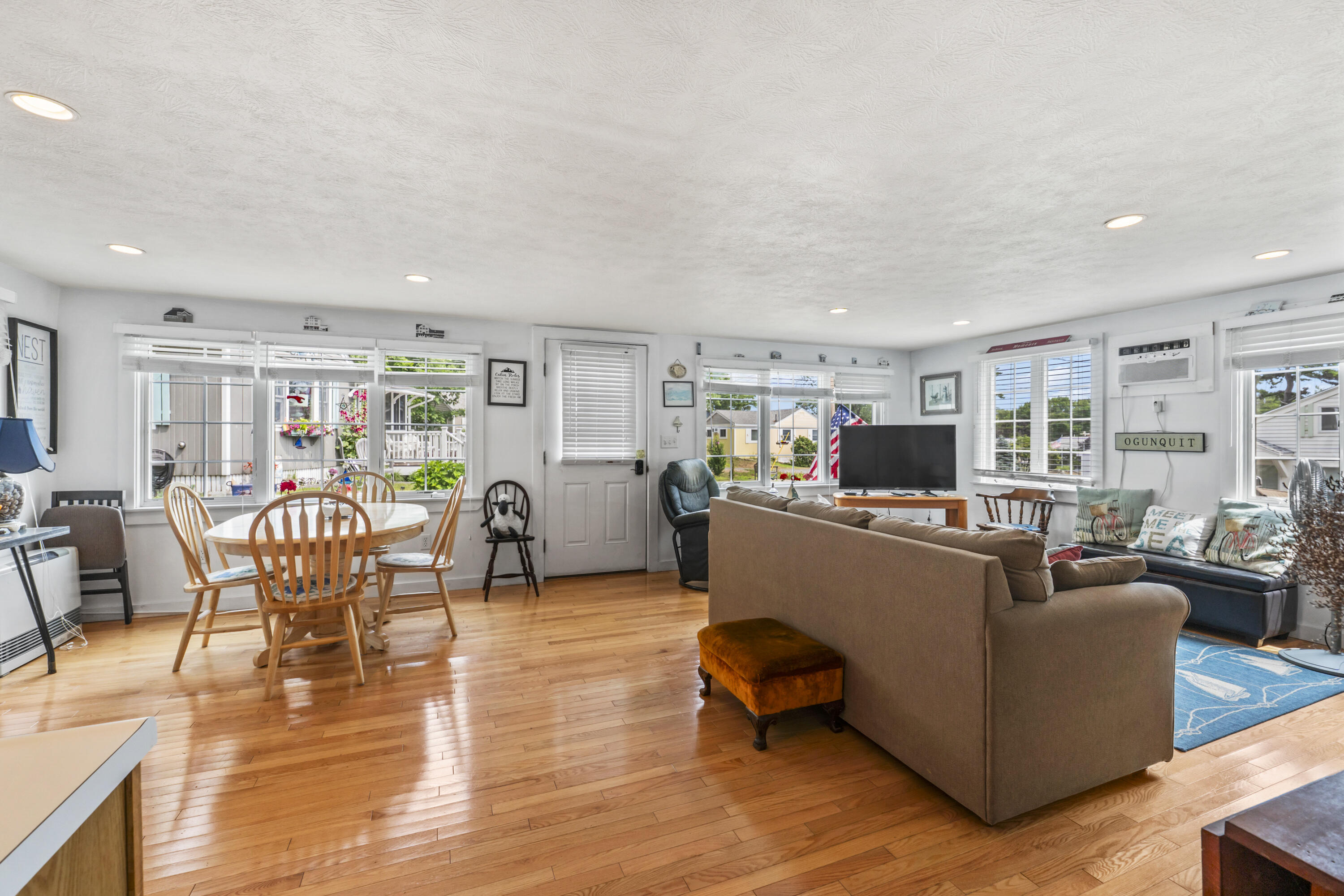 17 Eastwind Lane .
