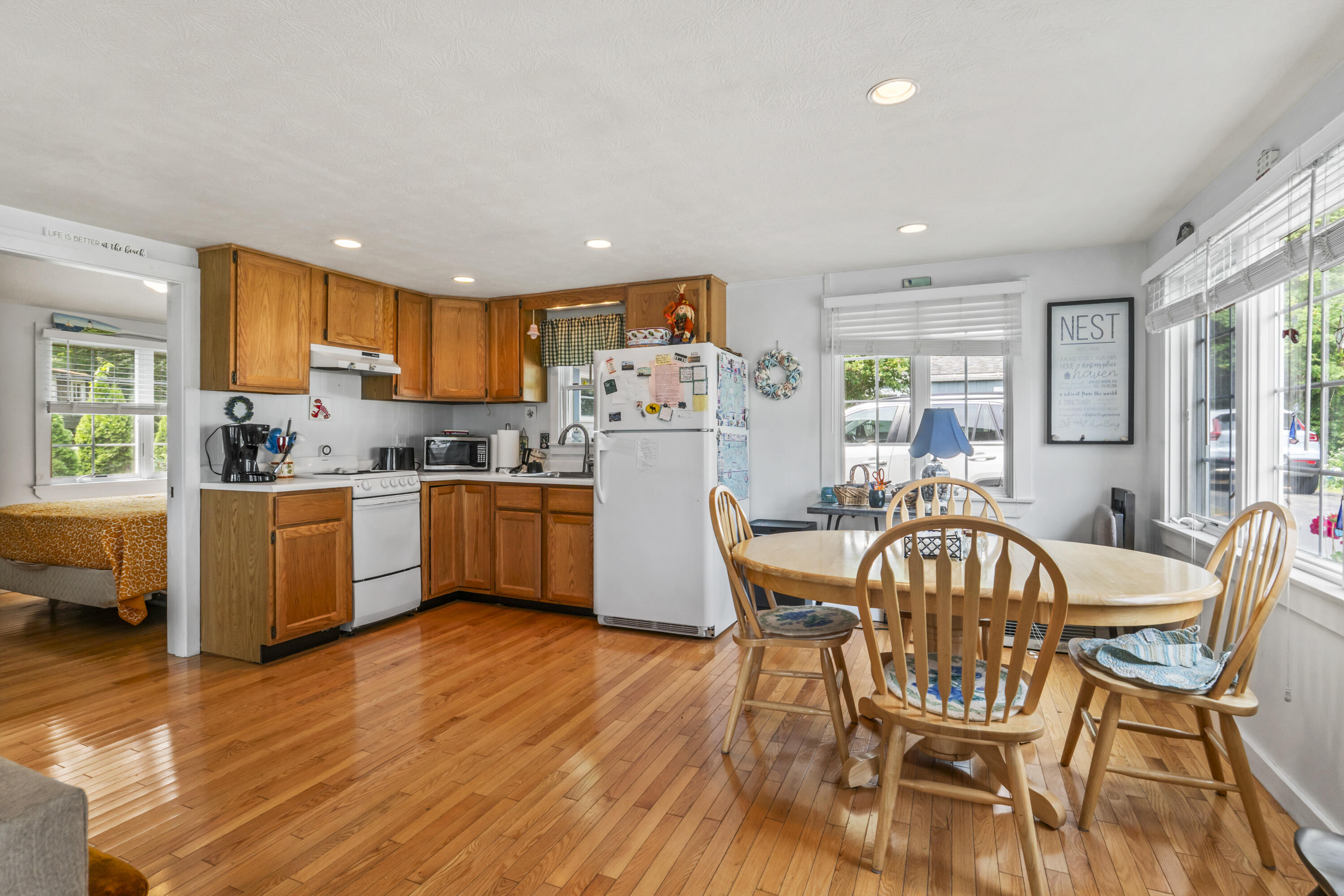 17 Eastwind Lane .