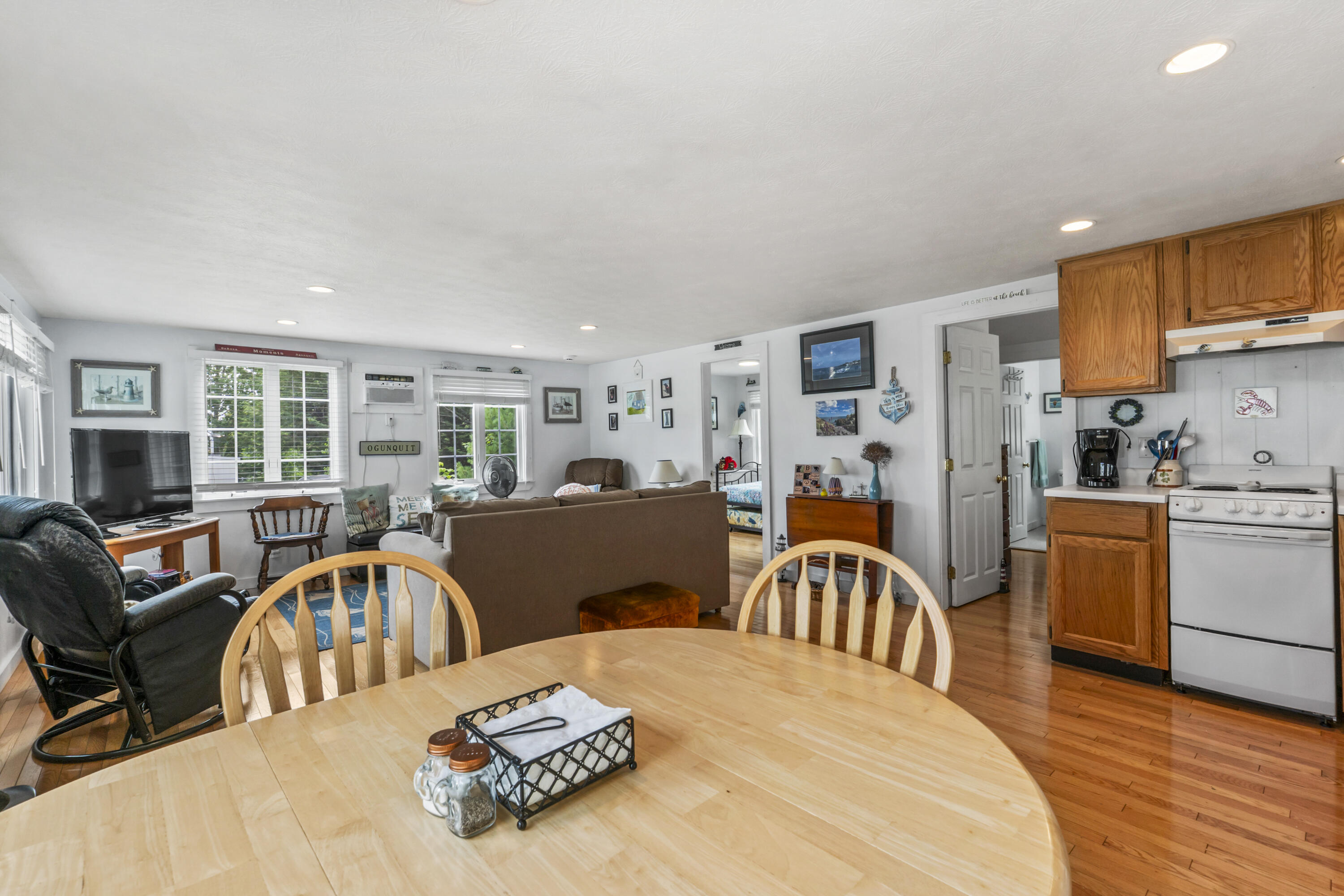 17 Eastwind Lane .