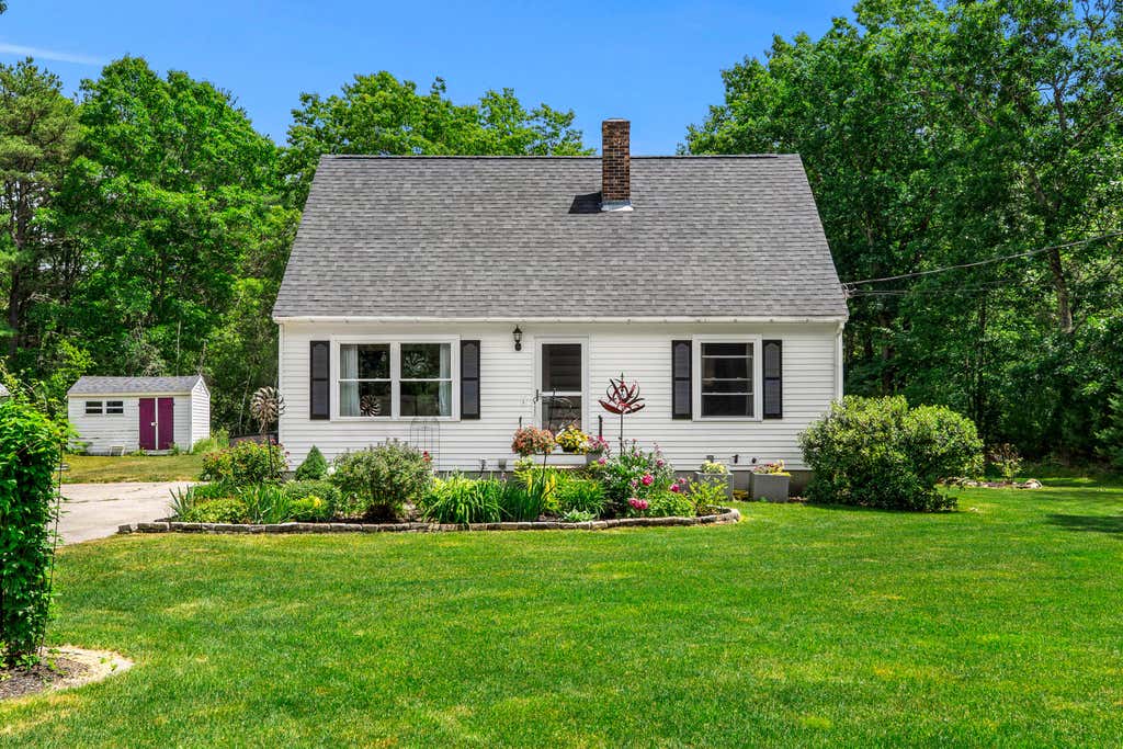 Photo of 27 Nottingham Drive, Sanford, ME 04073 (MLS # 1668507)