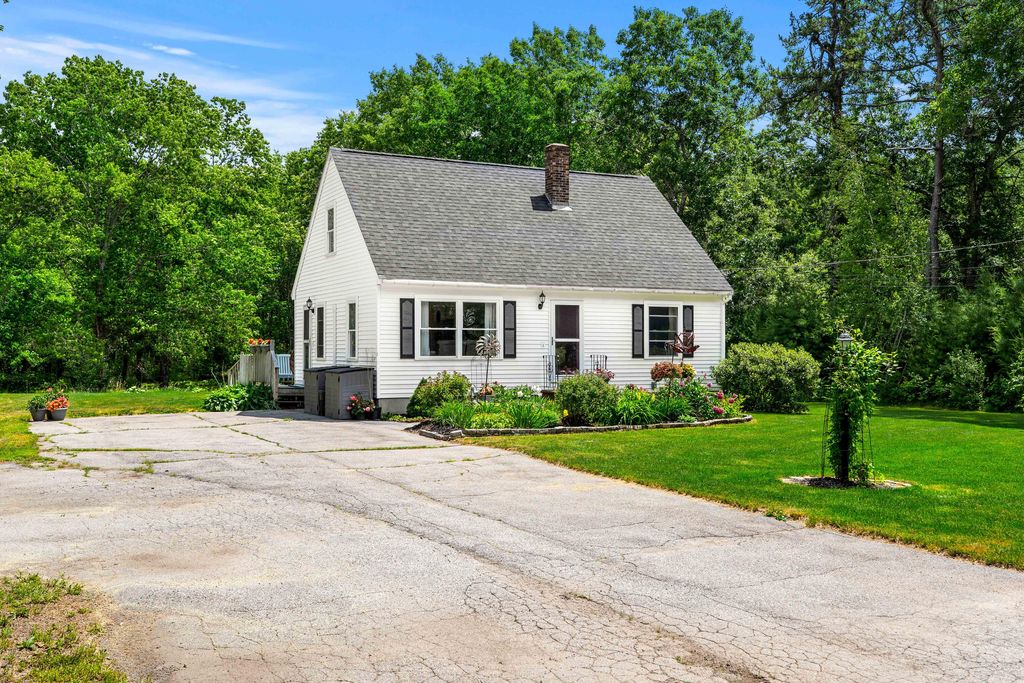 Photo of 27 Nottingham Drive, Sanford, ME 04073 (MLS # 1668507)