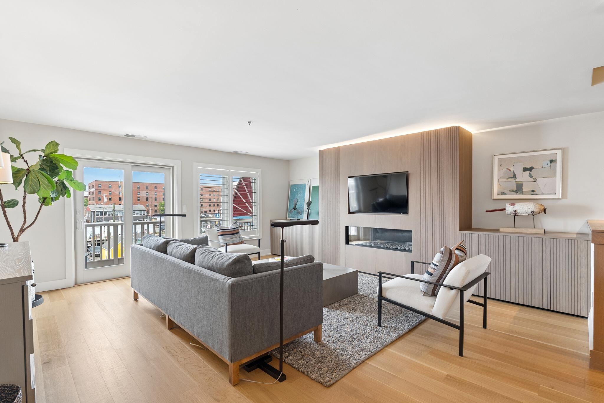 512 Chandlers Wharf 512