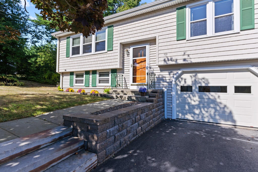 106 Caron Street