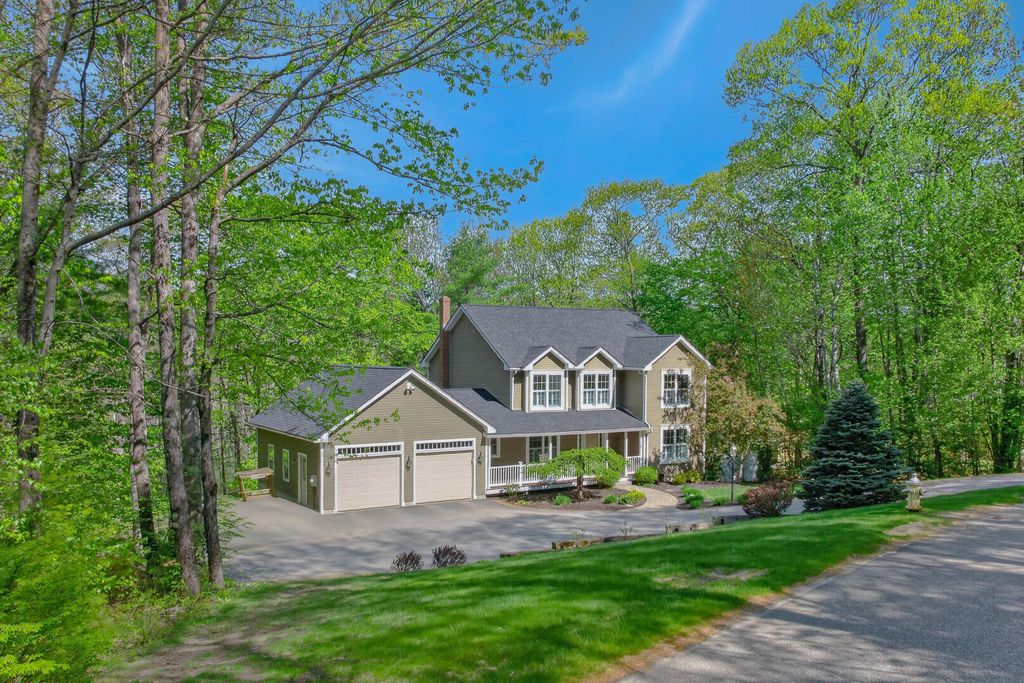 Photo of 25 Hillview Lane, Lewiston, ME 04240 (MLS # 1664139)