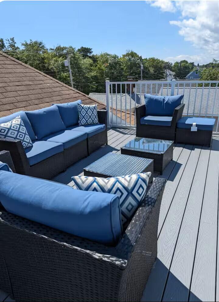 9 E Grand Avenue 12